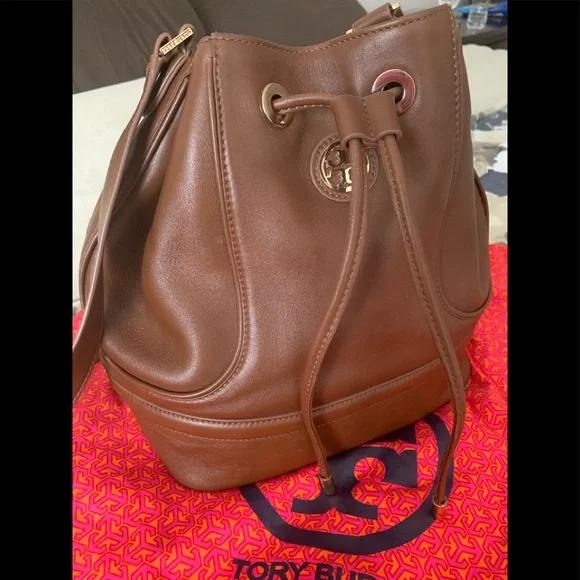 Brown leather bucket bag- Tory Burch - Picture 2 of 8